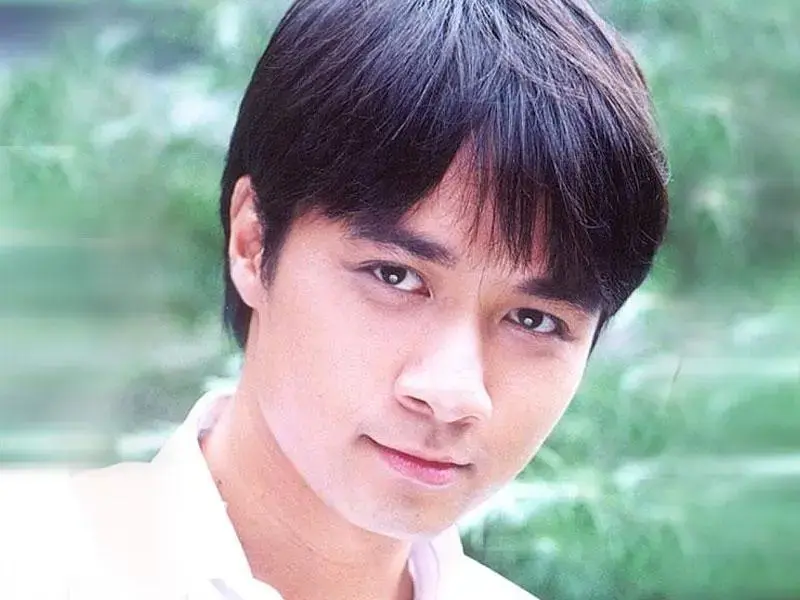 何书桓,25岁,复旦大学毕业,申报记者.