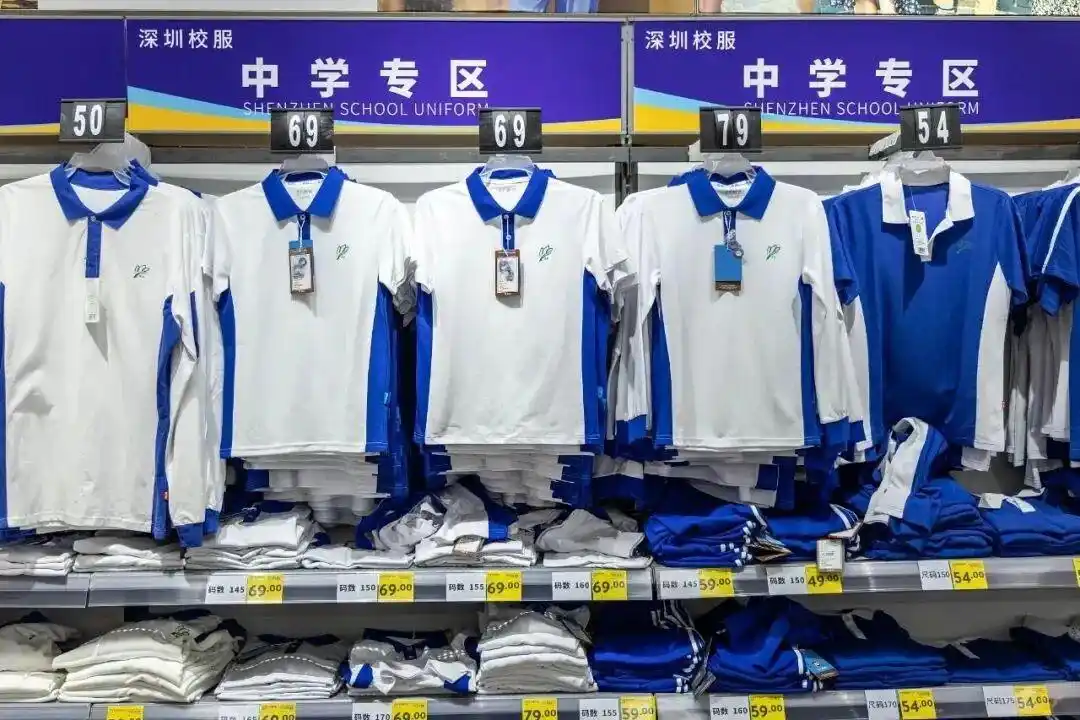 深圳全市中小学生校服款式统一，学生家长可自行去商超购买，怎样看待这种模式？你支持全国推广吗？