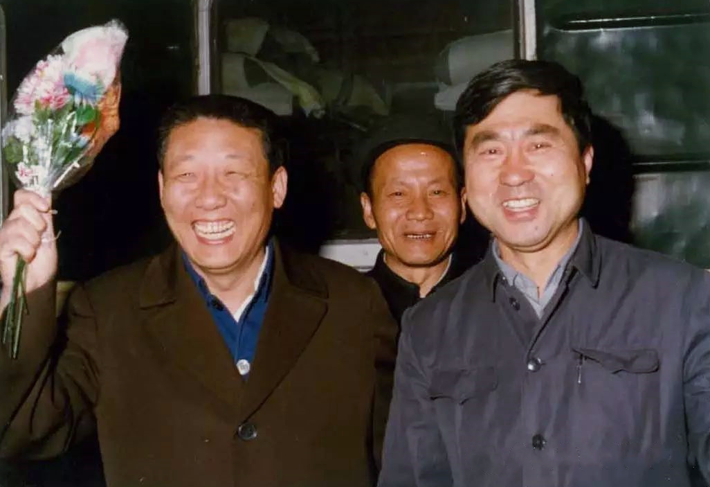 中国立足高轨40年纪念长征三号运载火箭成功发射东方