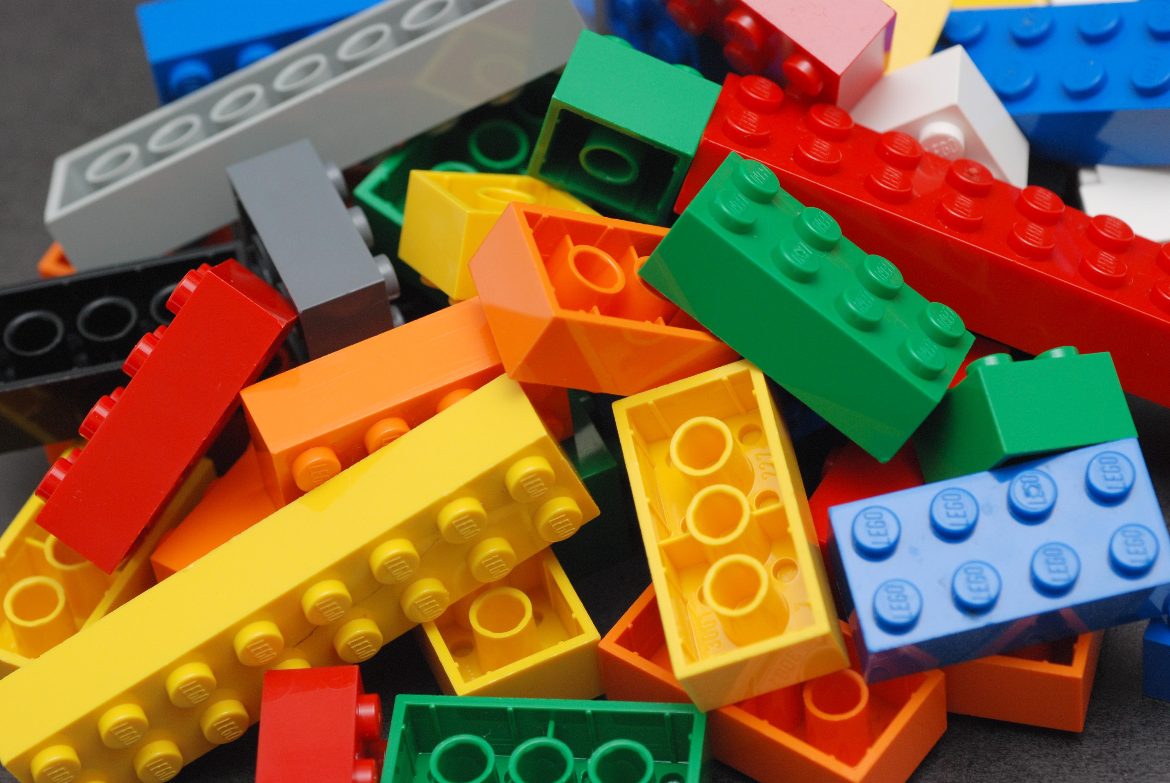 乐高 / Lego(第一部分:概述、历史、设计、制造、组主题)- 辽观搬运的中英文维基百科词条 - 知乎