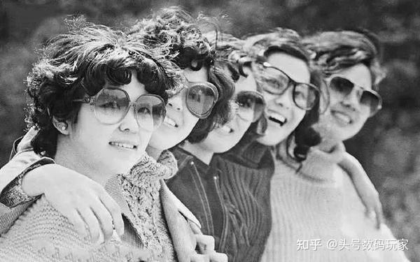 80年代流行服装 80年代中国女性穿着打扮 中国70年代流行衣服