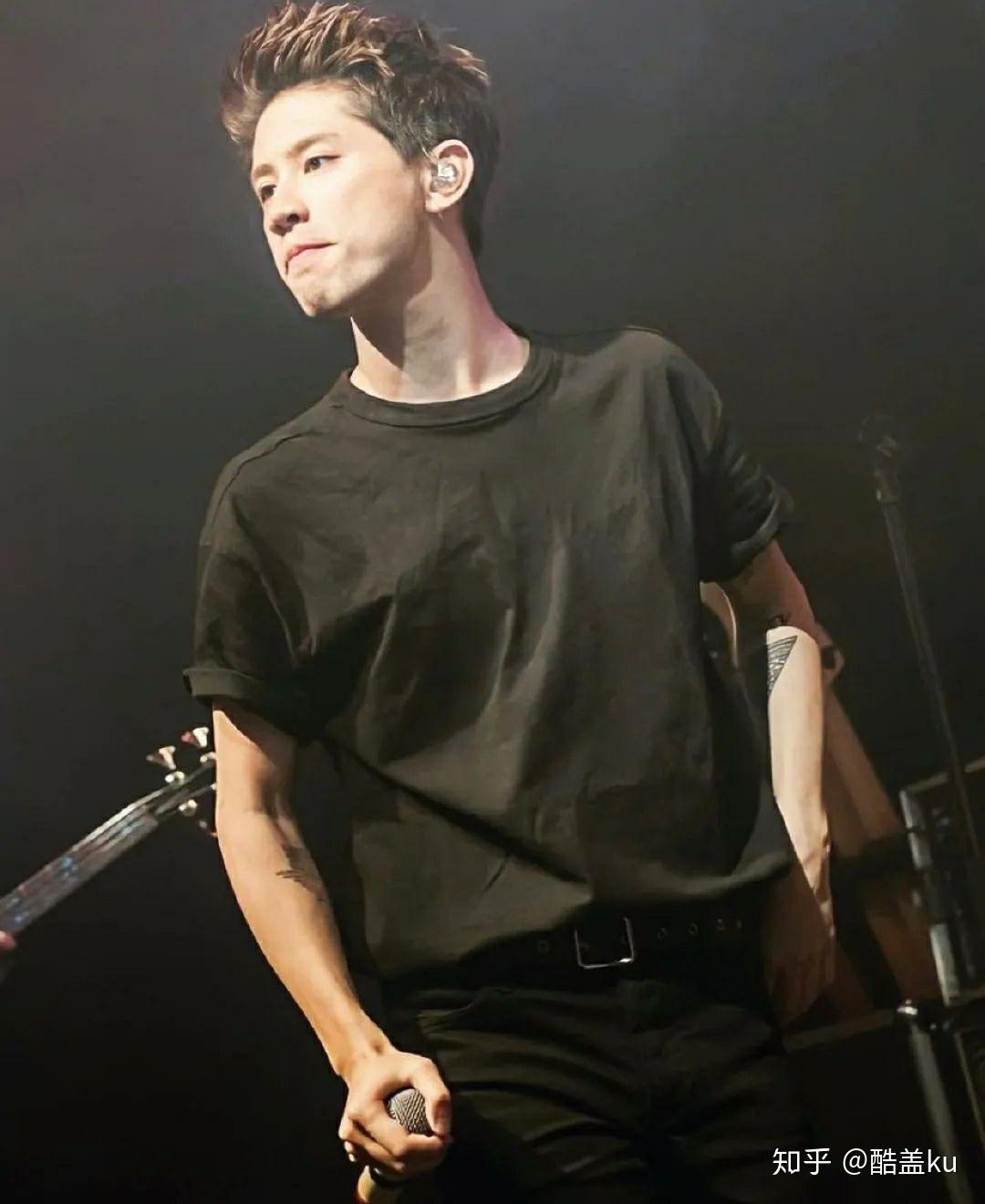 taka原名森内贵宽,父母森进一和森昌子都是在红白歌会压轴出场的日本