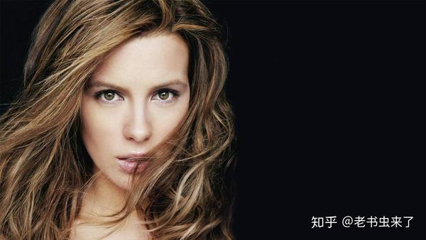 blackpink另一位成员朴彩英也好不到哪去,贴头皮加