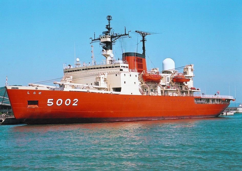 从比宇宙更远的地方中看日本的极地破冰船