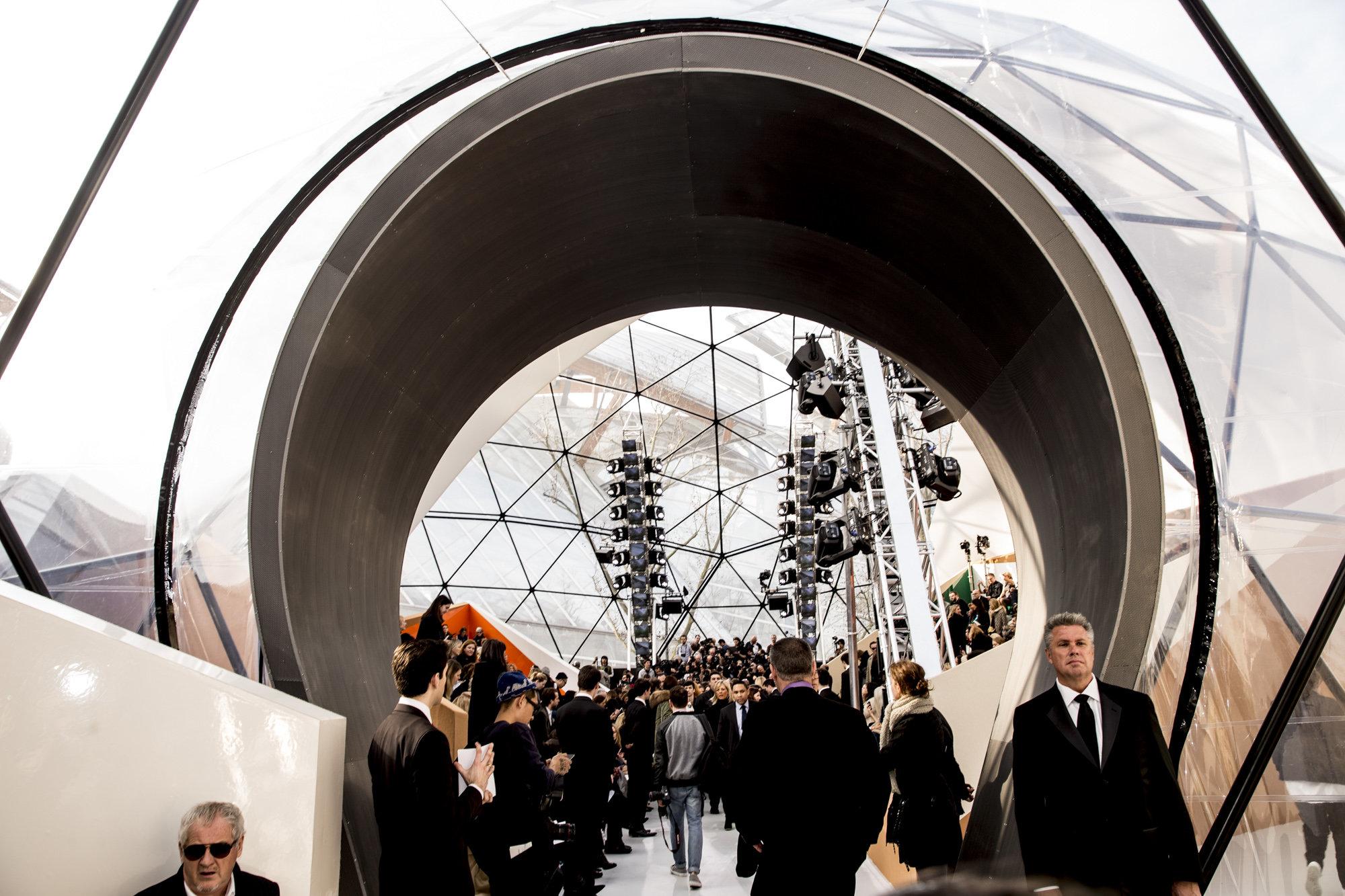 时装周别忘了欣赏空间设计师们脑洞大开的秀场创意!