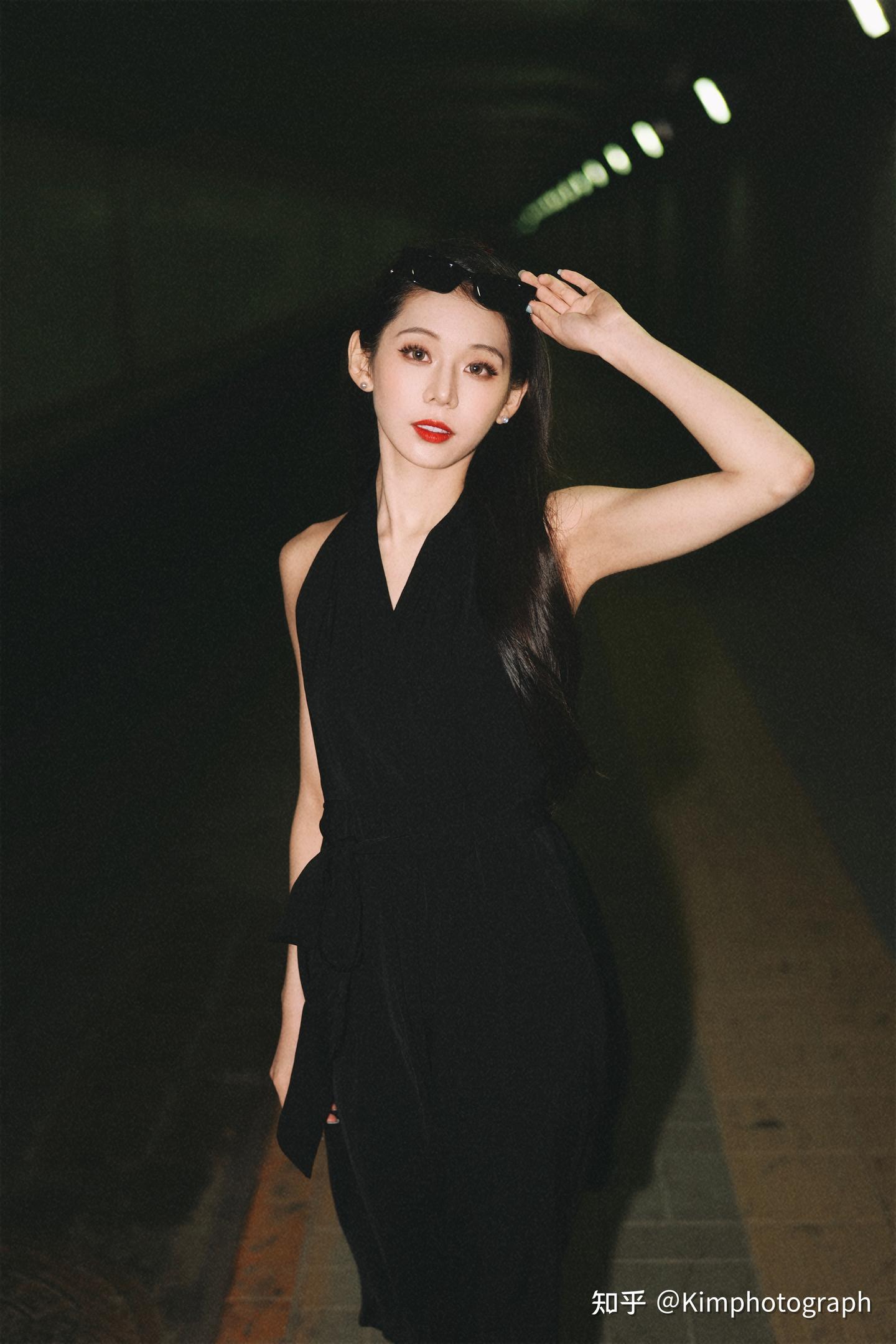 夜色下的绝色美女