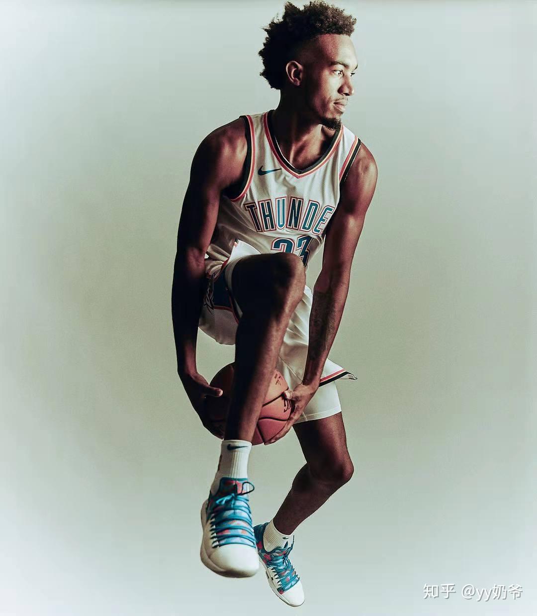 拉塞尔·威斯布鲁克正在从膝盖手术中恢复,而安德烈·罗伯森至少要到