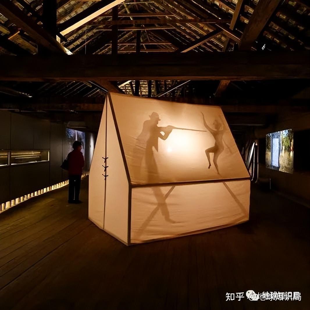 戴着传统塔斯马尼亚风格贝壳项链的楚格尼尼(图:collections.sea.