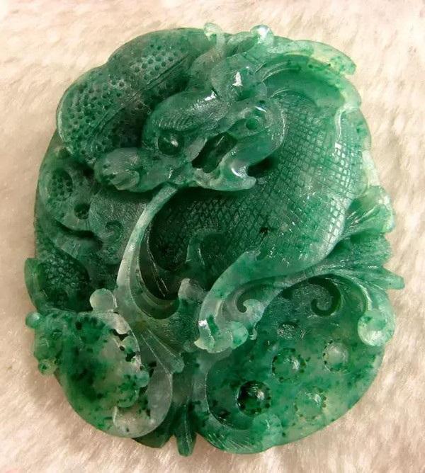 说起独山玉,我对它的印象还停留在我国四大名玉上,这个古老的玉石品种