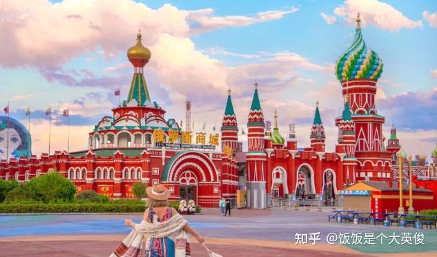 进景区内可以俯瞰俄罗斯后贝加尔斯克小镇,中俄 41 号界碑,火车头广场