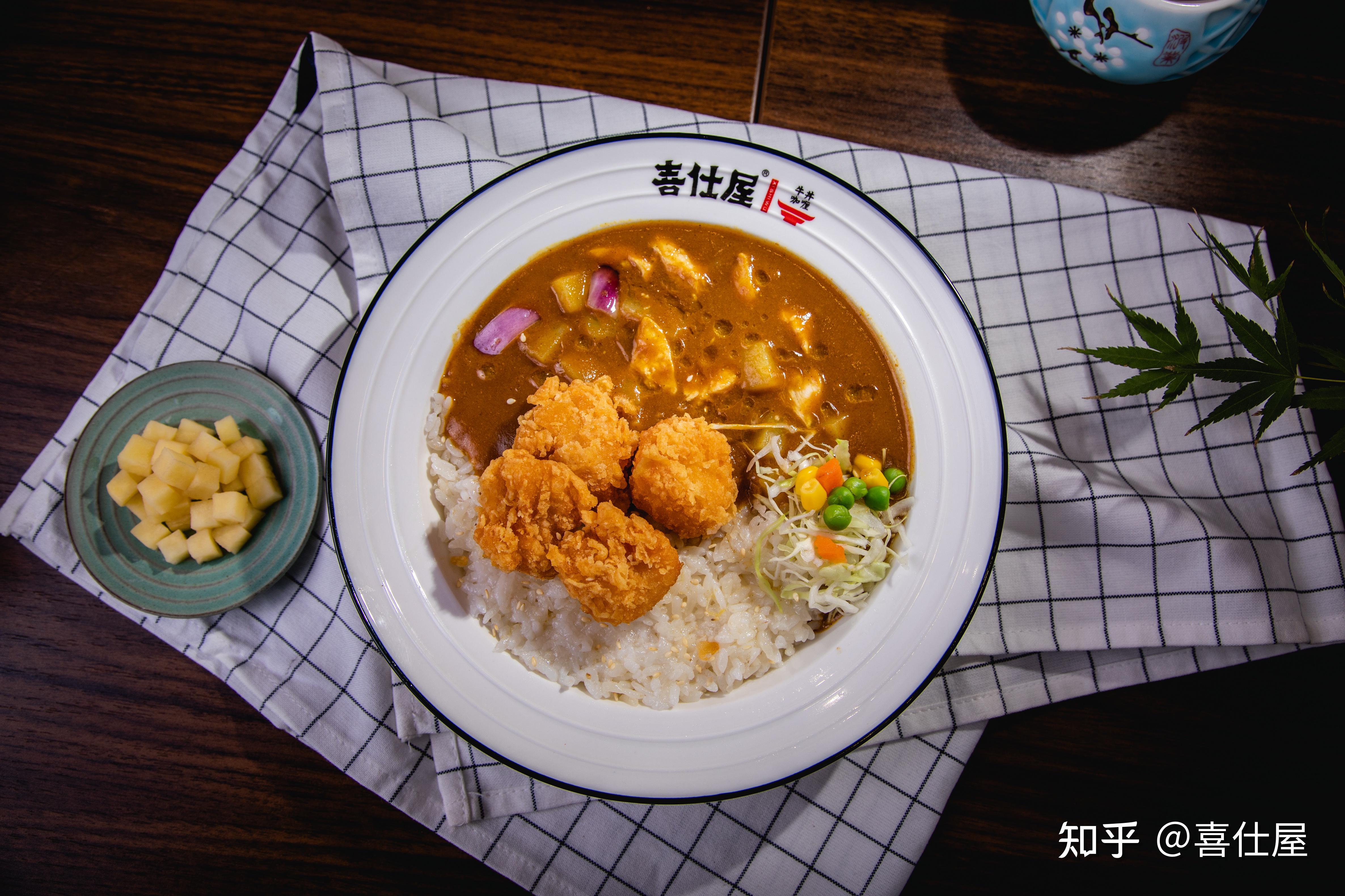 青咖喱和黄咖喱的区别味道（黄红青白四种颜色咖喱哪个好吃）-佰致屋