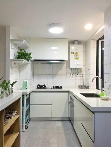 厨房只装一个吸顶灯就够了