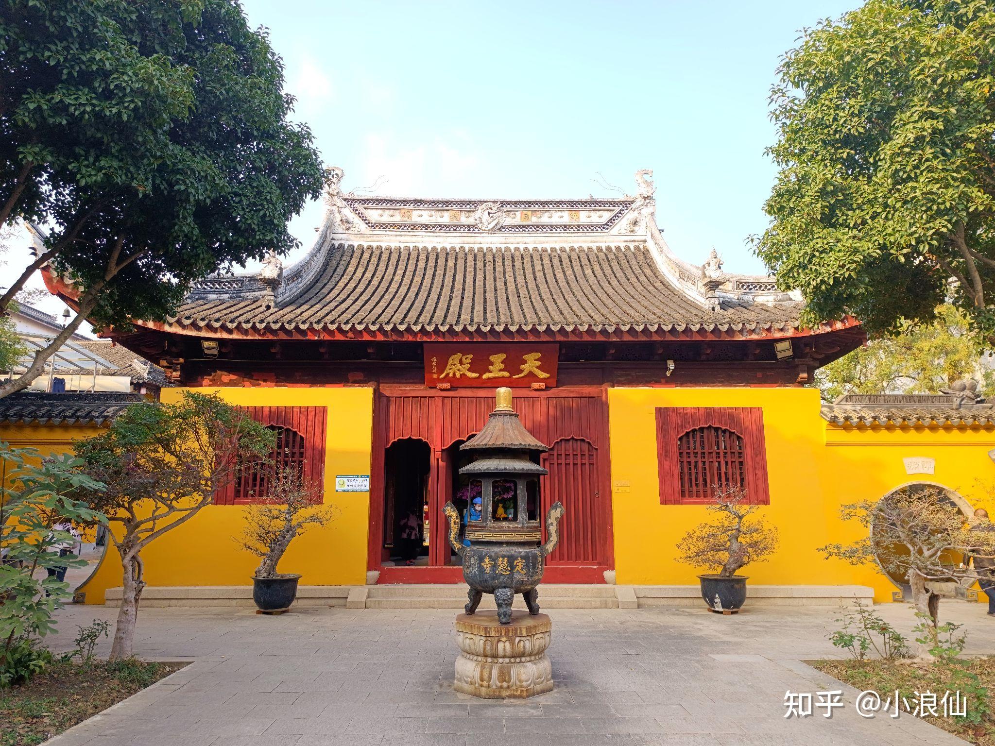 苏州定慧寺百年银杏黄了，满院金灿灿～ - 知乎