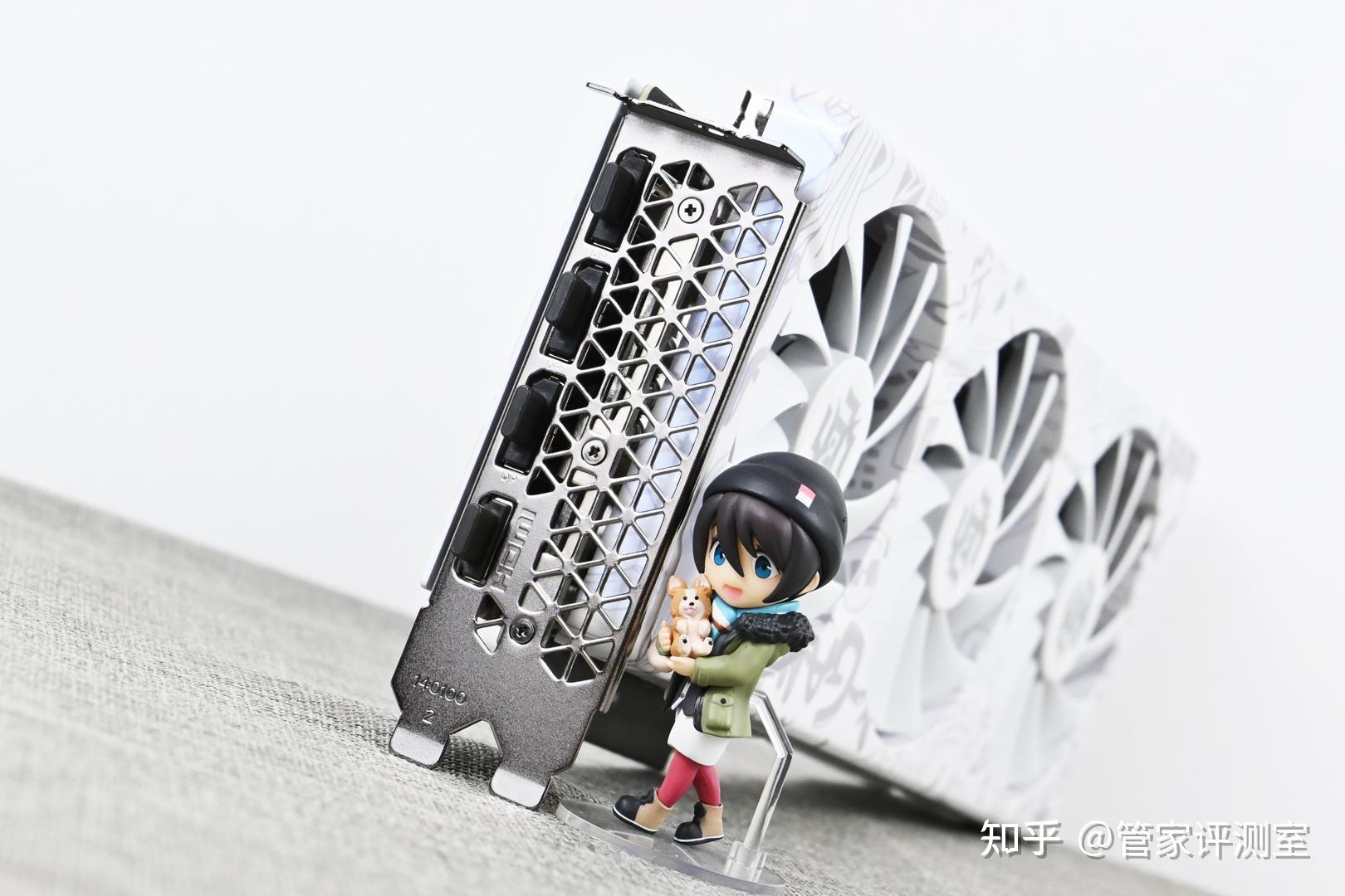 rtx4070 x-gaming欧泊白采用白色涂鸦风格外观主题,机身外观上呈现全