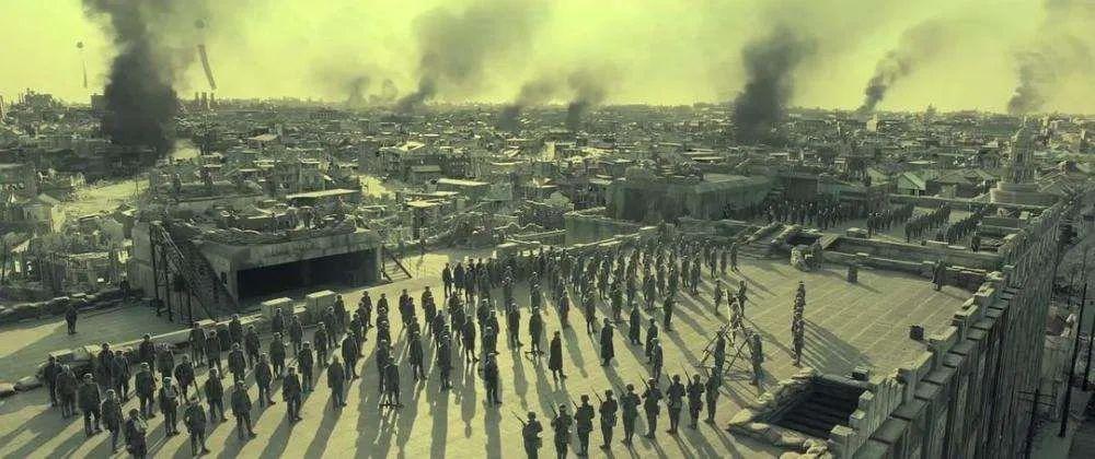 1937年淞沪会战末期,中日双方激战已持续三个月,上海濒临沦陷.