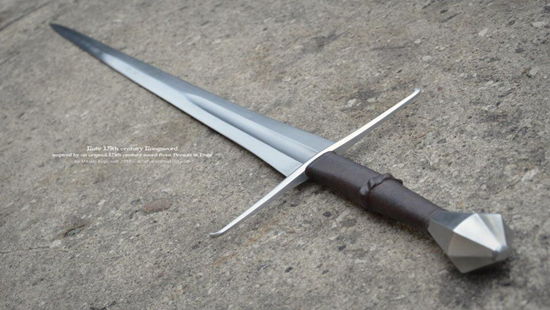 长剑也成为了hema中修习人数最多的武器,网络上的相关视频为数不少