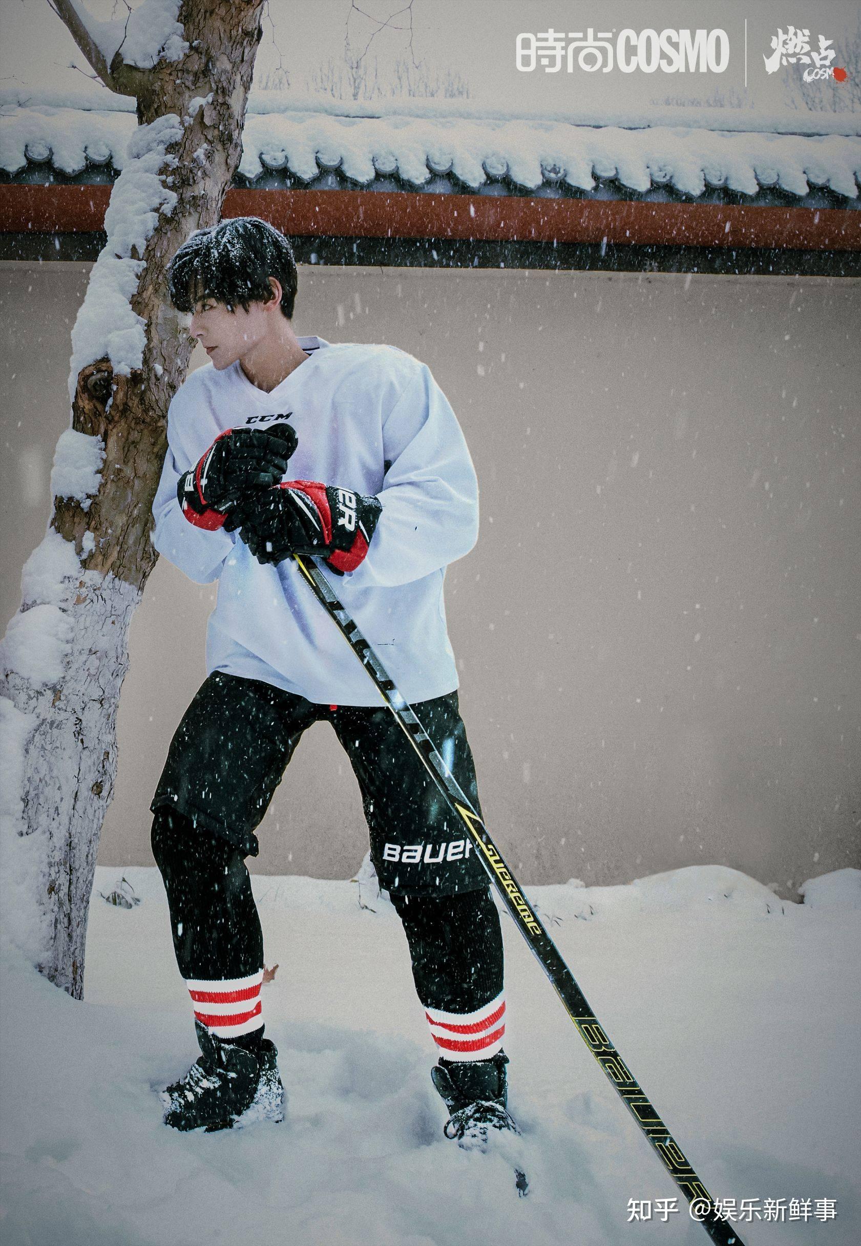 白澍曝雪地冰球大片还原冰球少年冬日氛围感