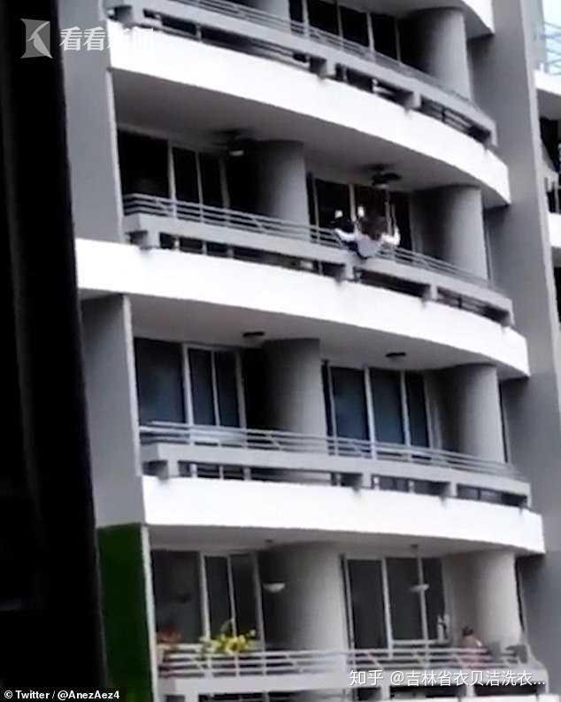 惊魂女子阳台自拍身亡上一秒笑靥如花下一秒香消玉殒