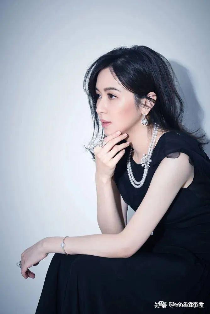 离开高嫁的豪门后她凭什么还能在名媛圈越走越顺