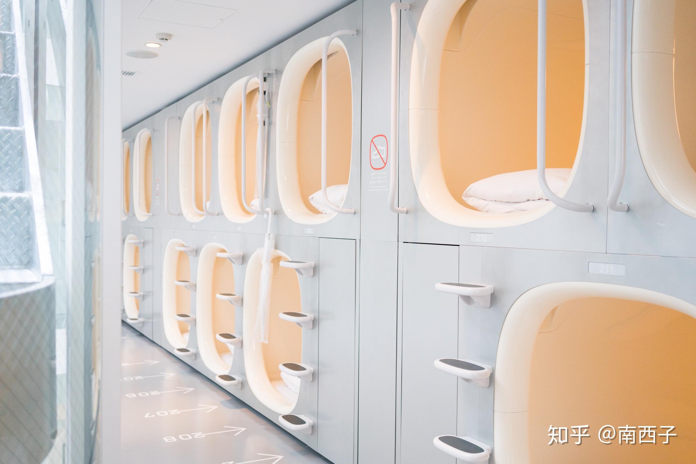 我在东京的胶囊旅馆里住了六天