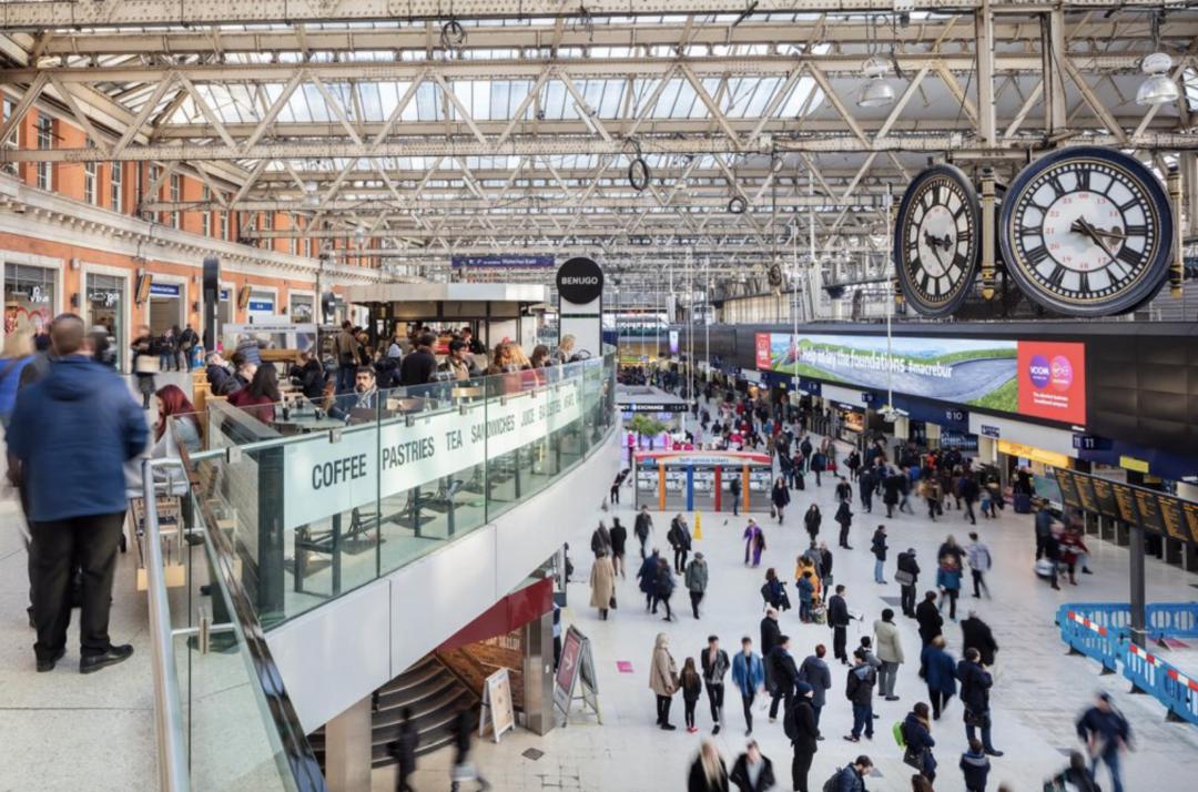 泰晤士河快船(uber boat)可将您带到泰特美术馆,大本钟,伦敦眼,金融城