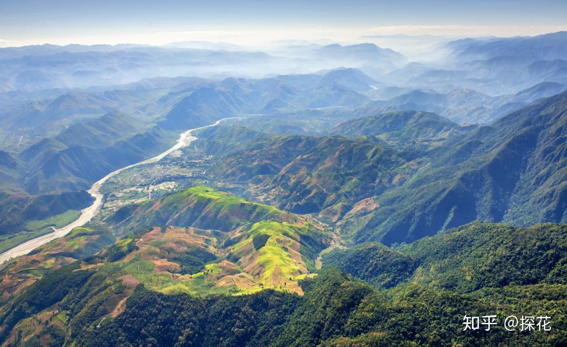 高黎贡山主峰皇冠山图片