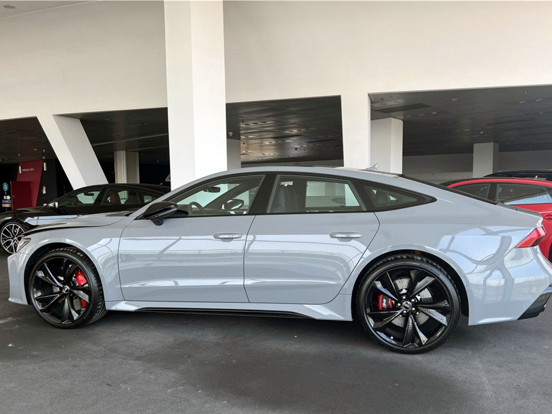 新到一台纳多灰奥迪rs7实车非常帅办下地190多万了