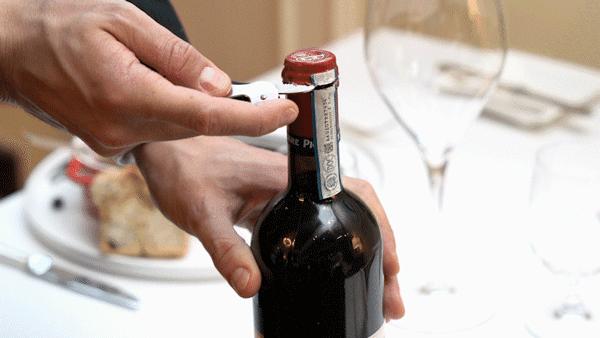 餐桌礼仪葡萄酒开瓶的5个步骤