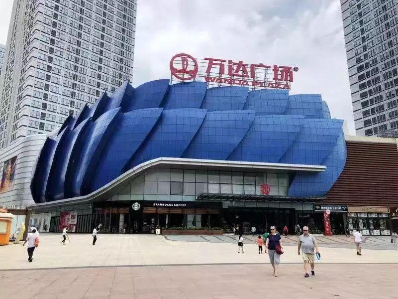 越秀·滨海新城位于南沙金沙路,距离蕉门,金洲地铁口约4公里,开车也就