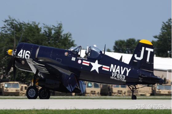 太平洋上空游弋的海盗美军f4u战斗机