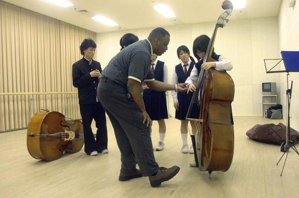 幼儿音乐教案怎么写_如何写幼儿律动教案_音乐教学法幼儿教案