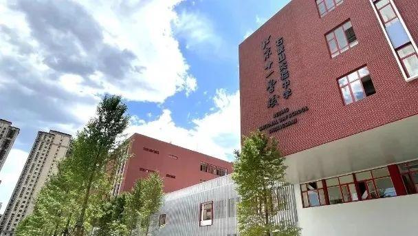教育配套上,石景山引入了十一学校石景山实验中学已经落地,位于项目的