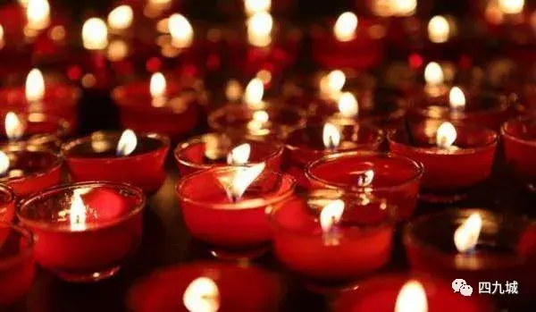 散灯花以前的顺星节,等天上星斗出齐后,各家都要举行一个顺星的祭祀