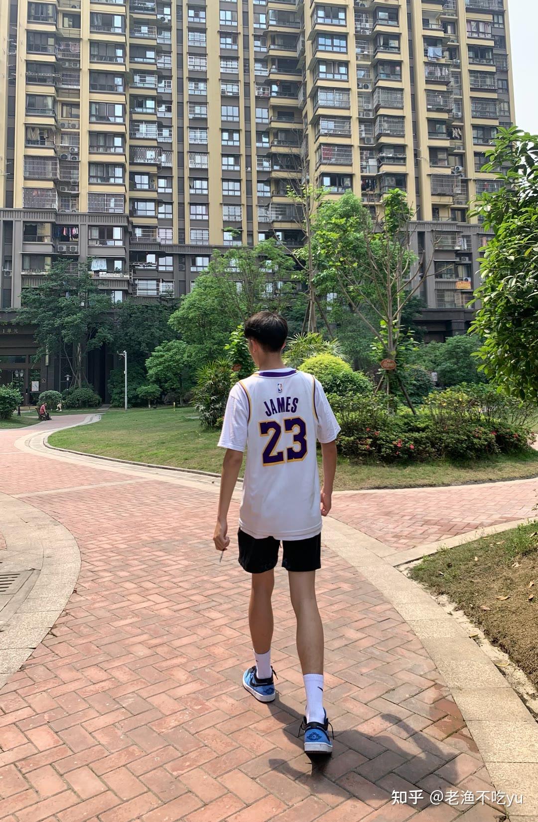 但是放眼望去 真的都是一米八五以上的个子 我这身高放体育生里是不是