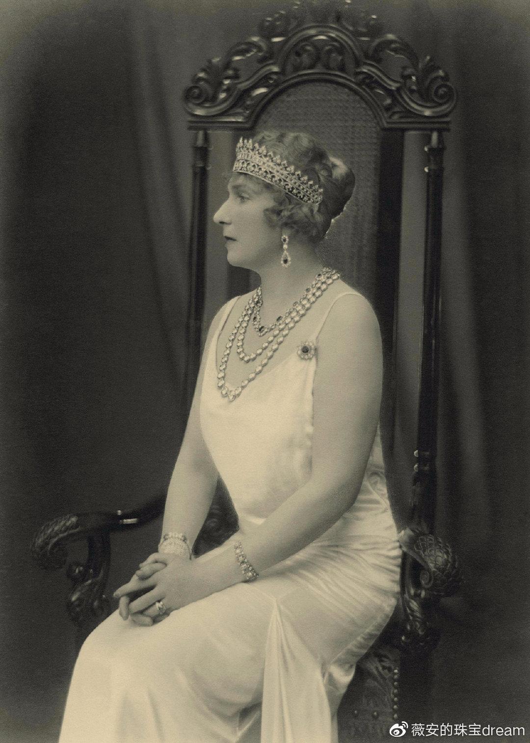 上图为西班牙女王维多利亚·尤金妮亚(queen victoria eugenia of