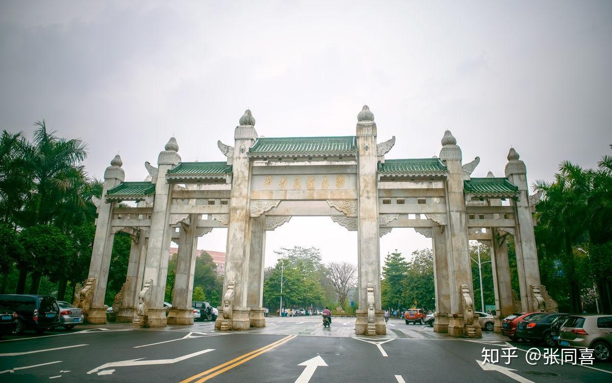 高二的传媒生想问问关于大学?