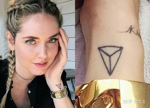 宇宙第一博主chiaraferragni的25个纹身实力诠释什么叫瞎纹也好看