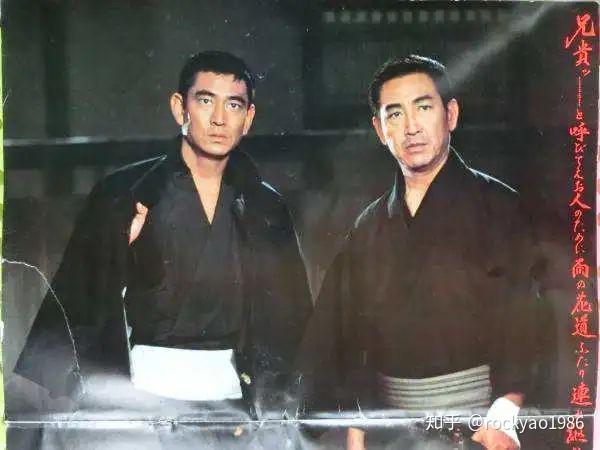 偶像级的人物,本片饰演飞车角是高仓 健长期合作任侠黑帮片的鹤田浩二