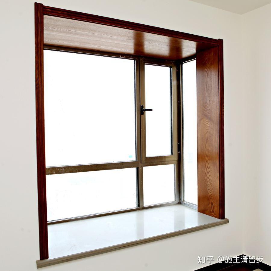 弥补窗框不够密封的缺点,让室内做到保温隔热的效果三是有了窗套的