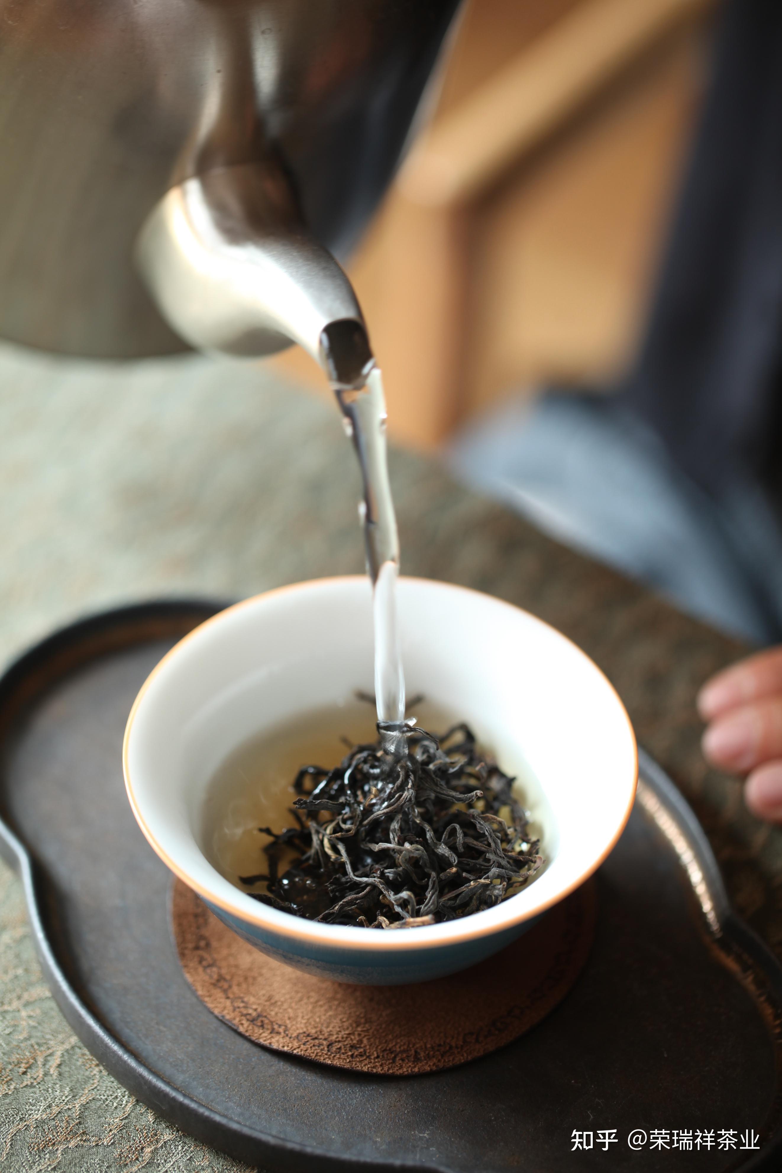 古树红云南大叶种茶制传统滇红工夫茶花香蜜韵甜醇耐泡