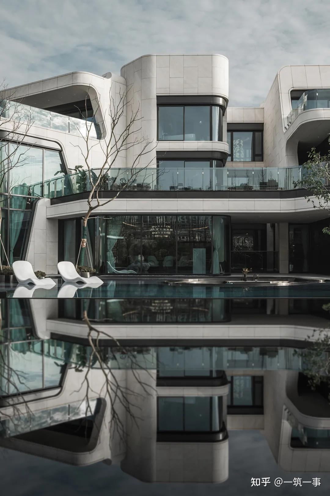 揭秘重庆首个后现代建筑群解锁一座城市的人居想象