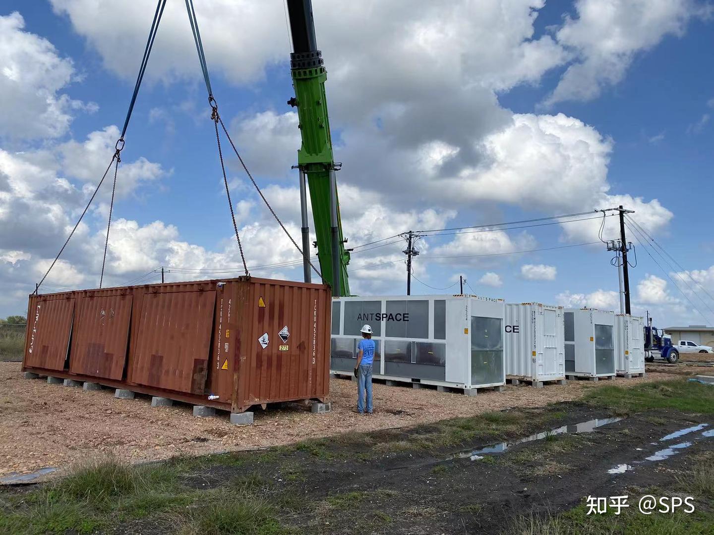 德州休斯顿附近的25兆瓦比特币矿场建设如火如荼。首批客人的风冷和水冷矿箱正在接线中。 - 知乎