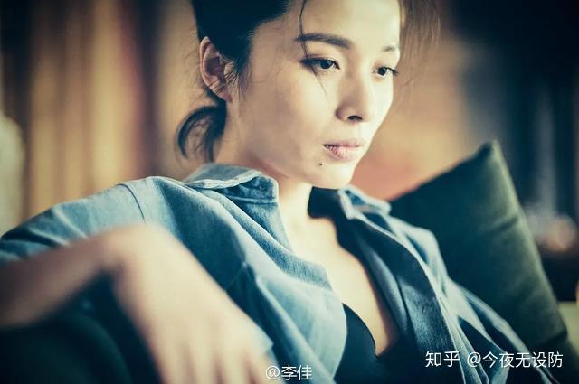 李佳曾红过赵薇巅峰嫁富豪却遭离婚二婚嫁靳东后怎么样了