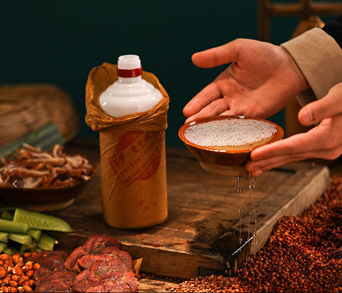 来试试,各个价位的都有,良心酿造,十年珍酿的坤沙白酒每一滴都酱香