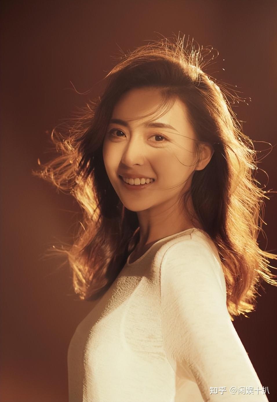 央视主持张舒越:哈尔滨走出的新生代美女主持,对家乡一往情深