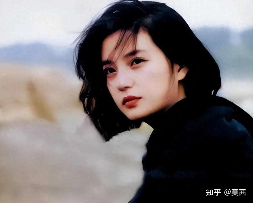 走上没有回头路的赵薇,如今再看她的处境,48岁的她后悔了吗?