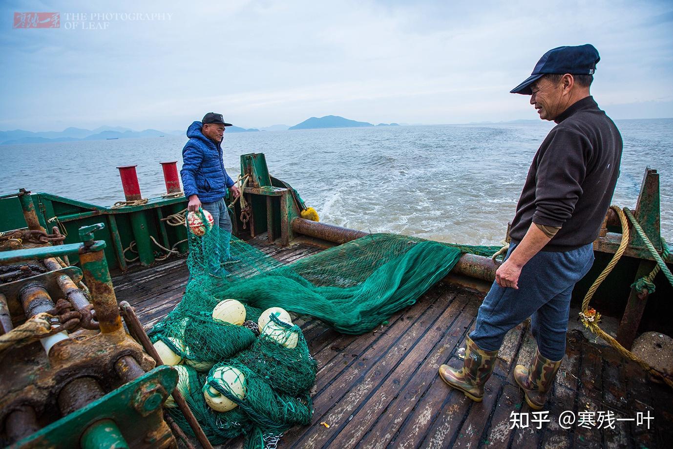 花3500元包船出海捕鱼,海鲜现捕现烧现吃,这样的海鲜平时吃不到