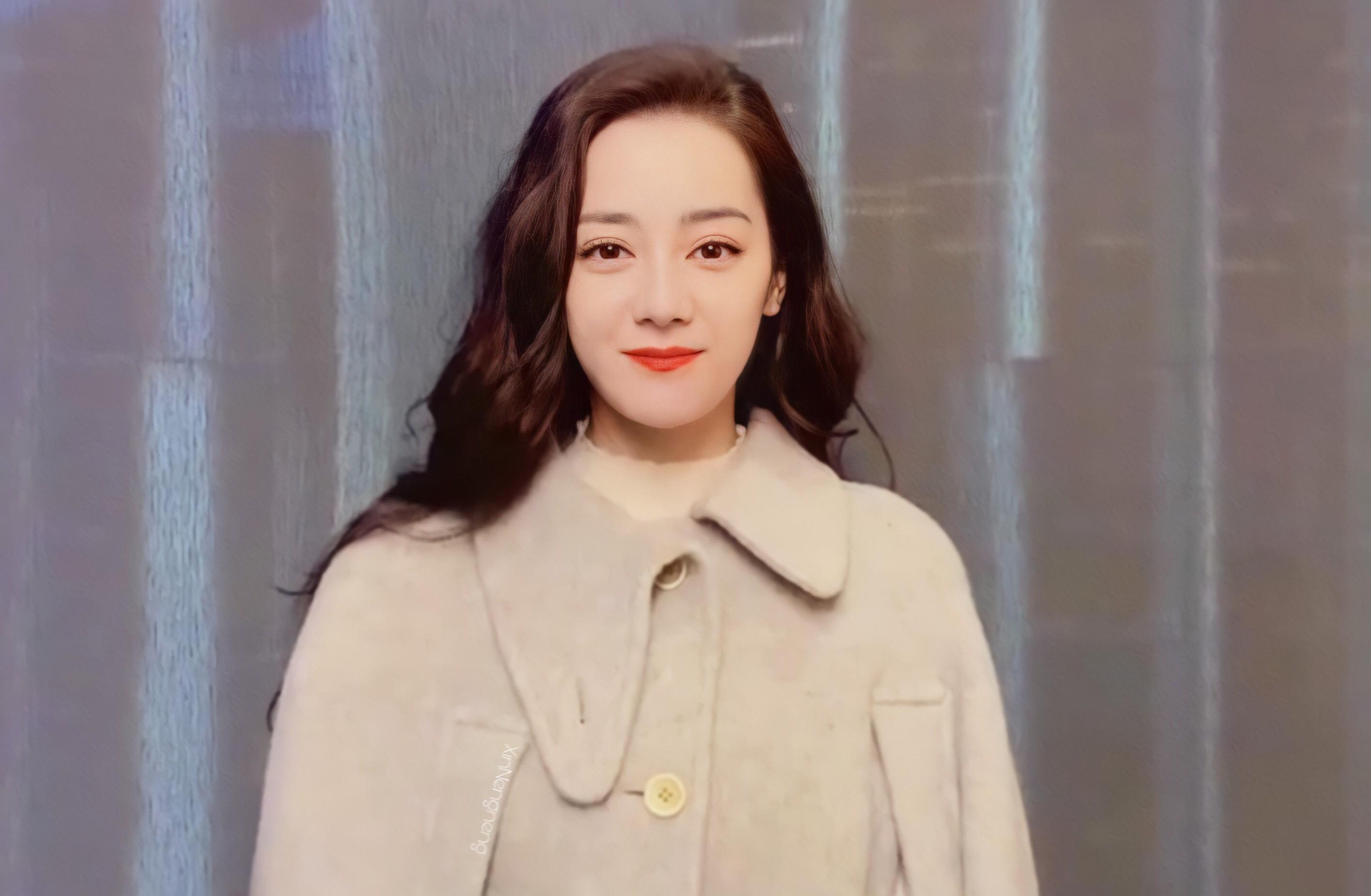 迪丽热巴有哪些适合当头像的照片