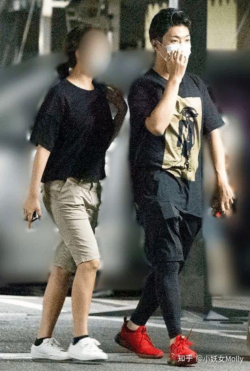 而且日本一直有歌舞伎渣男多的说法,比如娶了竹内结子的中村狮童,婚后