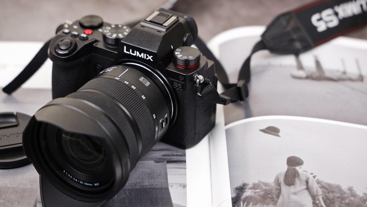 灵便轻巧专家松下lumixs5荣获年度杰出微单奖